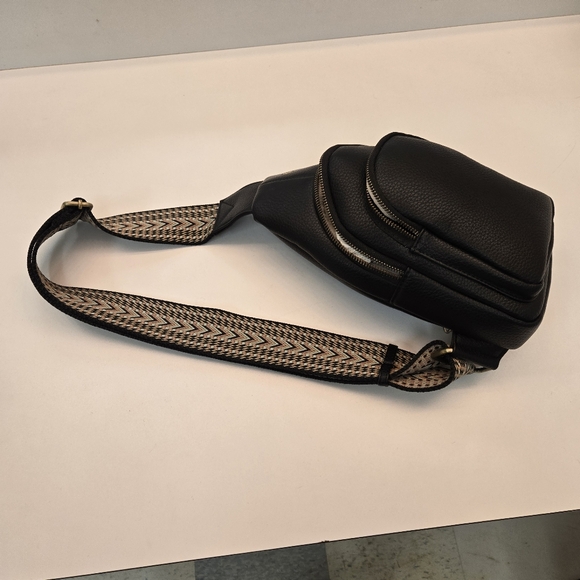 NWOT Women's sling backpack - Picture 2 of 10